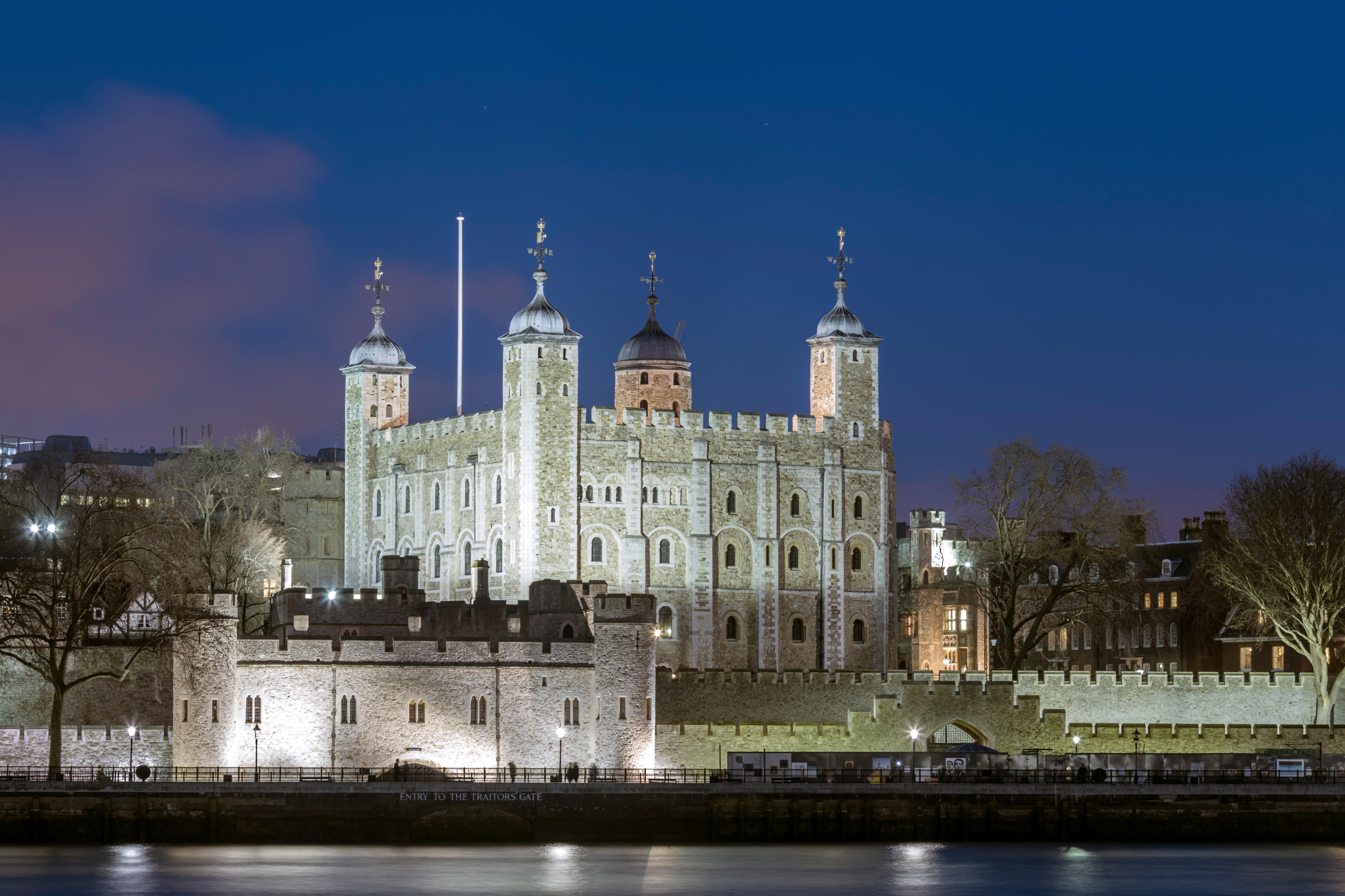 https://mdw-travel-data-us-east-1.s3.amazonaws.com/img/country/United-Kingdom/The-Tower-of-London/img_01.jpg