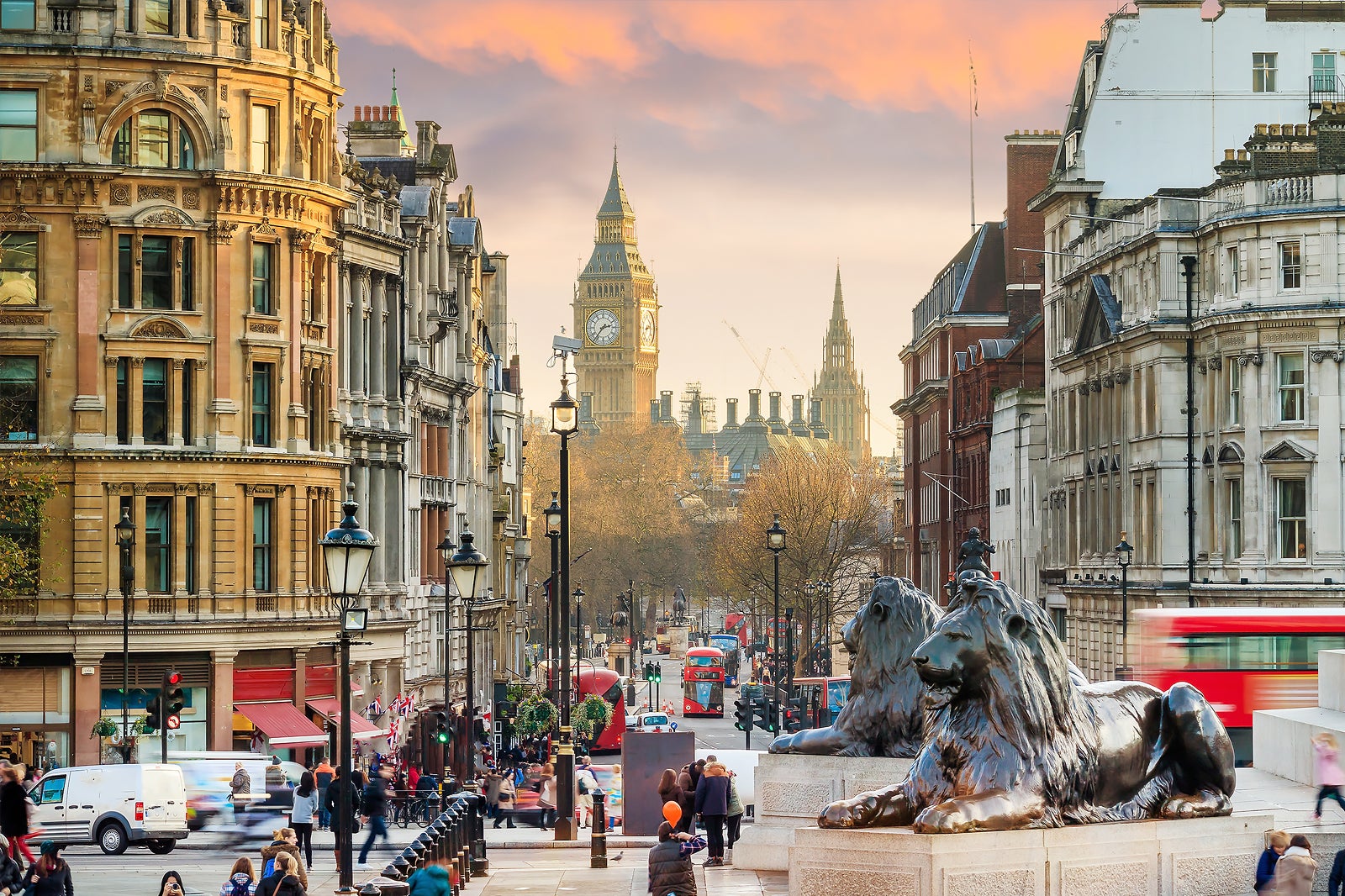 https://mdw-travel-data-us-east-1.s3.amazonaws.com/img/country/United-Kingdom/Trafalgar-Square/img_02.jpg