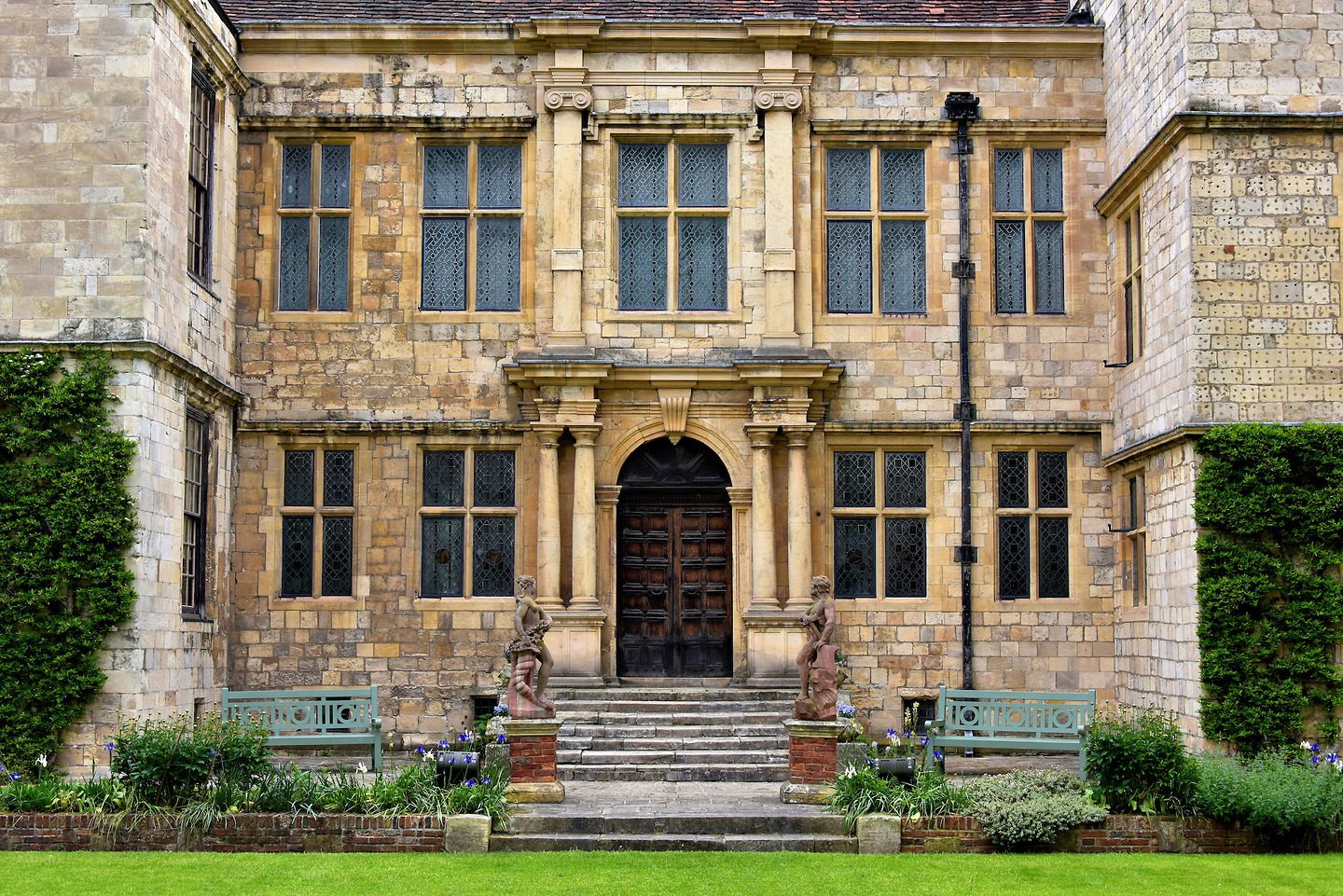 https://mdw-travel-data-us-east-1.s3.amazonaws.com/img/country/United-Kingdom/Treasurers-House/img_00.jpg