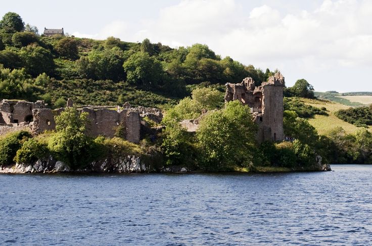 https://mdw-travel-data-us-east-1.s3.amazonaws.com/img/country/United-Kingdom/Urquhart-Castle/img_03.jpg