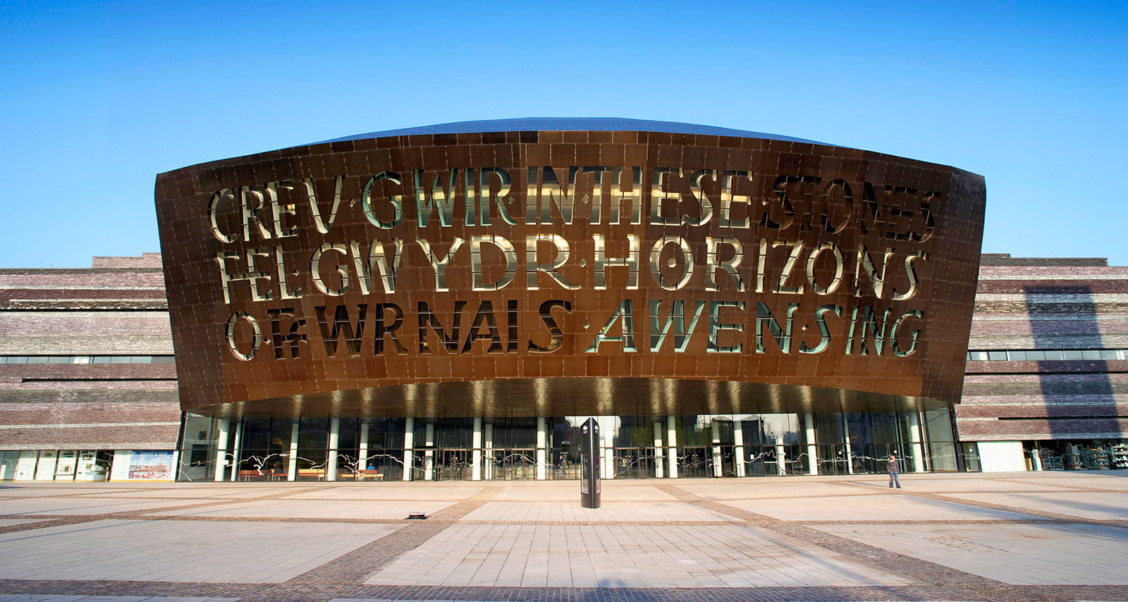 https://mdw-travel-data-us-east-1.s3.amazonaws.com/img/country/United-Kingdom/Wales-Millennium-Centre/img_01.jpg