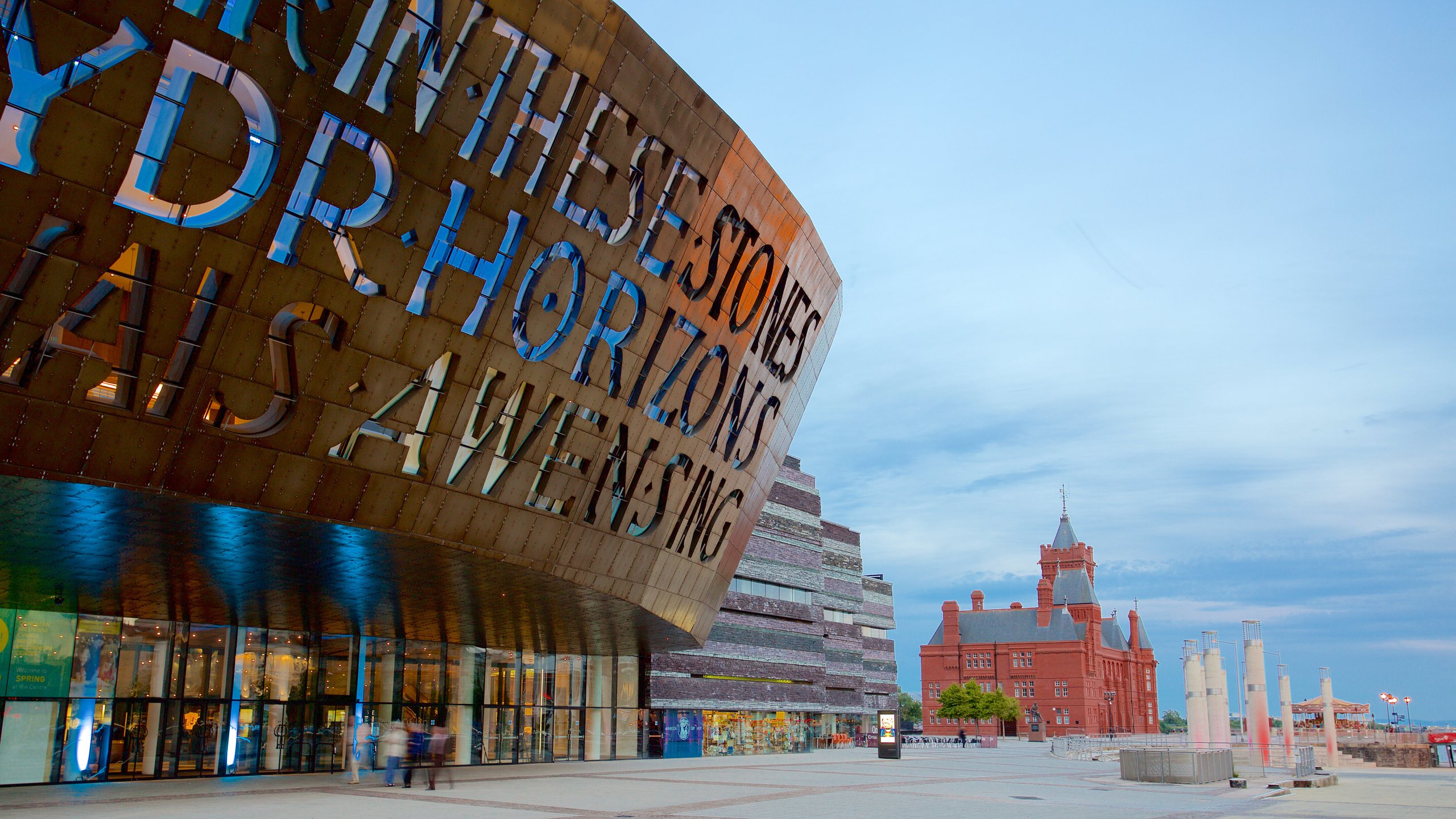 https://mdw-travel-data-us-east-1.s3.amazonaws.com/img/country/United-Kingdom/Wales-Millennium-Centre/img_02.jpg