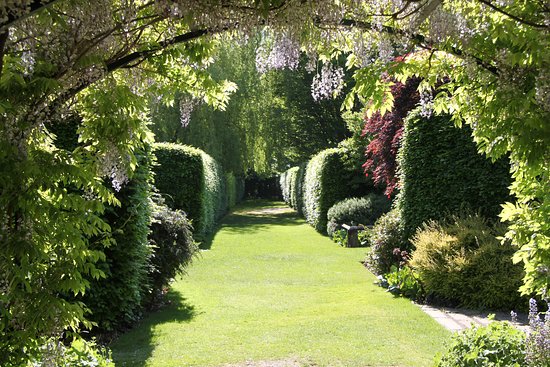 https://mdw-travel-data-us-east-1.s3.amazonaws.com/img/country/United-Kingdom/Walkden-Gardens/img_01.jpg