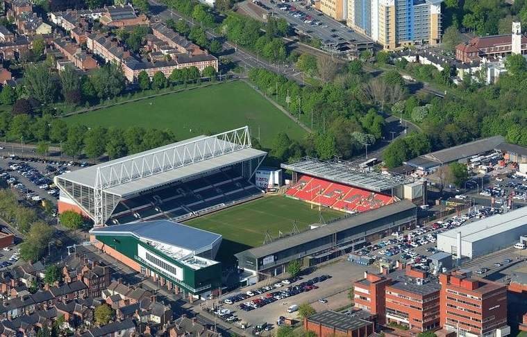 https://mdw-travel-data-us-east-1.s3.amazonaws.com/img/country/United-Kingdom/Welford-Road-Stadium/img_02.jpg