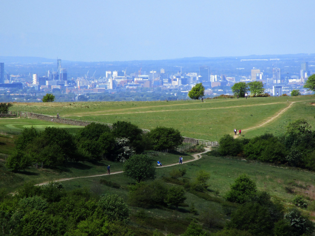 https://mdw-travel-data-us-east-1.s3.amazonaws.com/img/country/United-Kingdom/Werneth-Low-Country-Park/img_01.jpg
