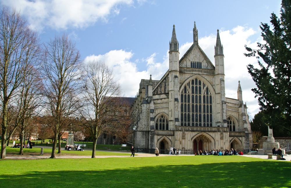 https://mdw-travel-data-us-east-1.s3.amazonaws.com/img/country/United-Kingdom/Winchester-Cathedral/img_02.jpg