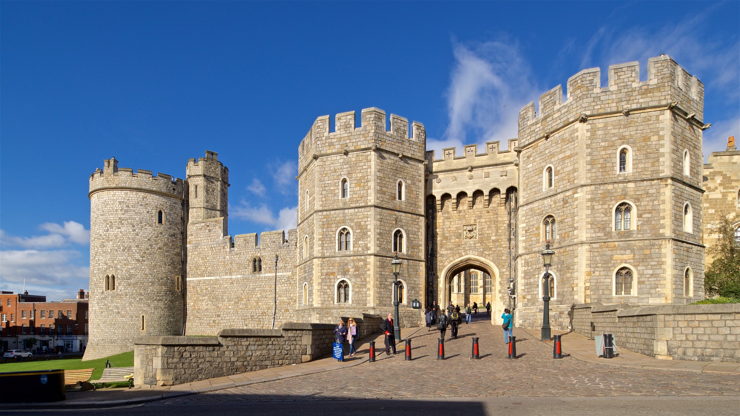 https://mdw-travel-data-us-east-1.s3.amazonaws.com/img/country/United-Kingdom/Windsor-Castle/img_00.jpg