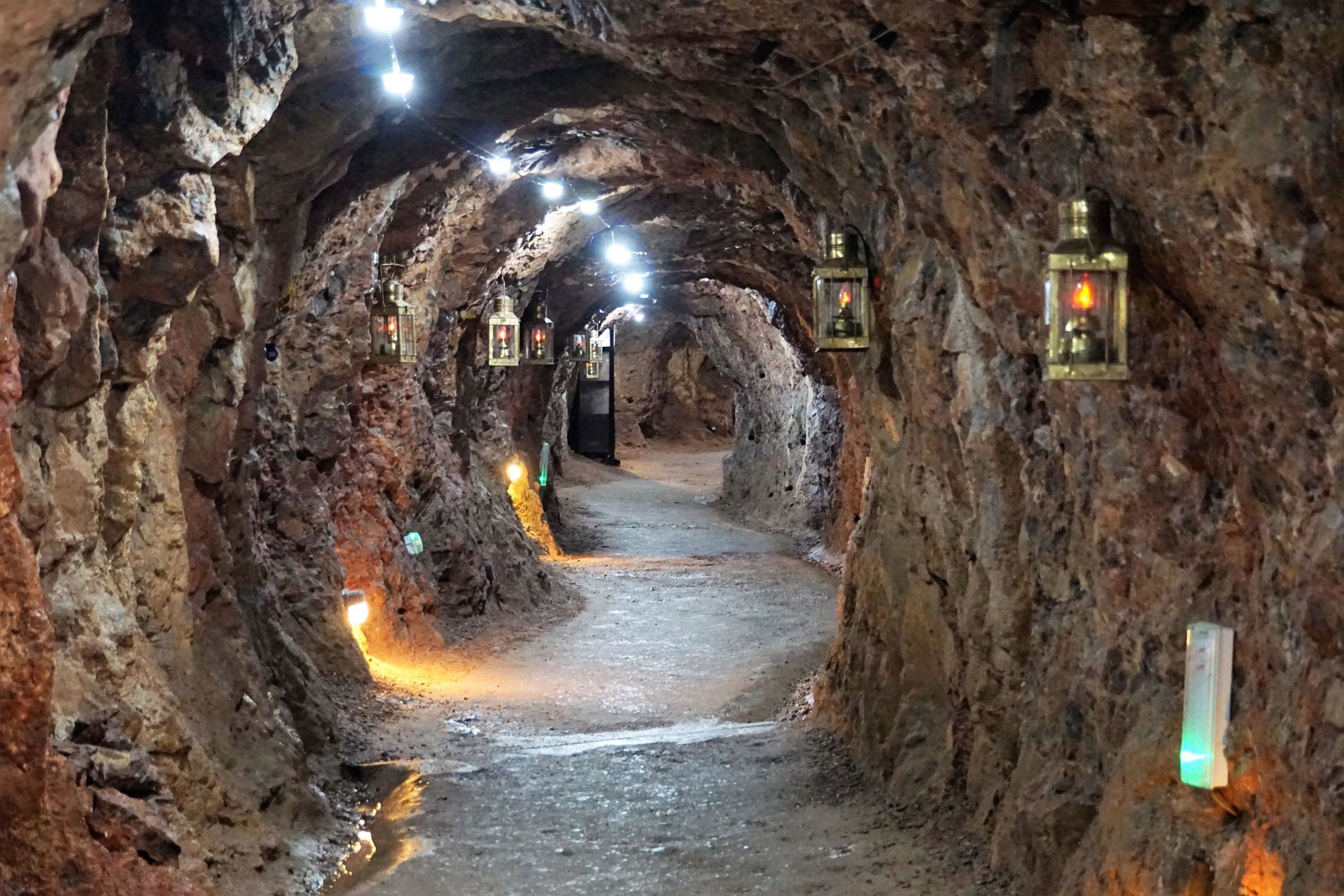 https://mdw-travel-data-us-east-1.s3.amazonaws.com/img/country/United-Kingdom/Wookey-Hole-Caves/img_03.jpg