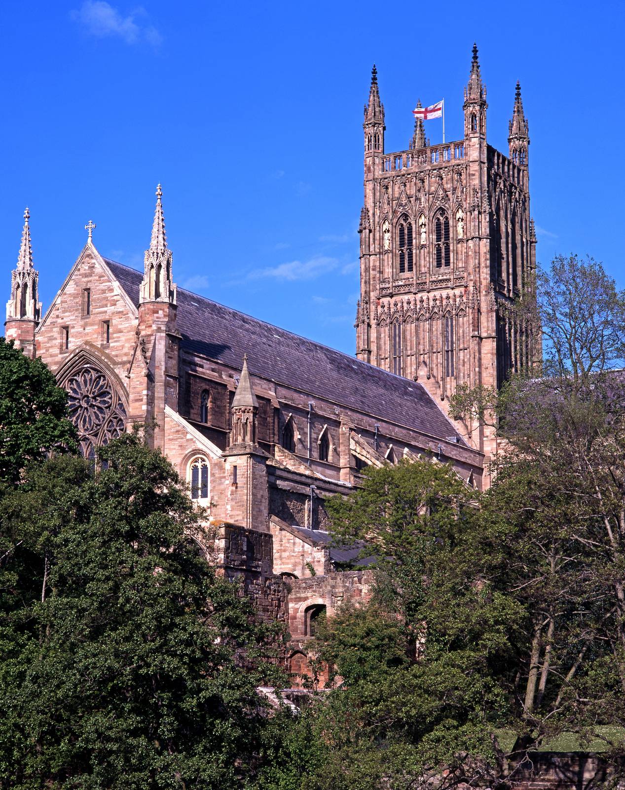 https://mdw-travel-data-us-east-1.s3.amazonaws.com/img/country/United-Kingdom/Worcester-Cathedral/img_02.jpg