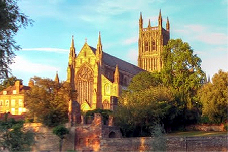 https://mdw-travel-data-us-east-1.s3.amazonaws.com/img/country/United-Kingdom/Worcester-Cathedral/img_03.jpg