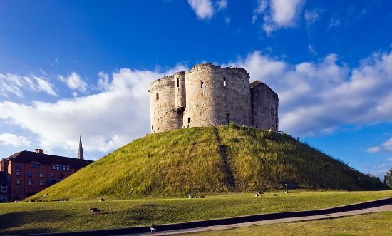https://mdw-travel-data-us-east-1.s3.amazonaws.com/img/country/United-Kingdom/York-Castle/img_03.jpg