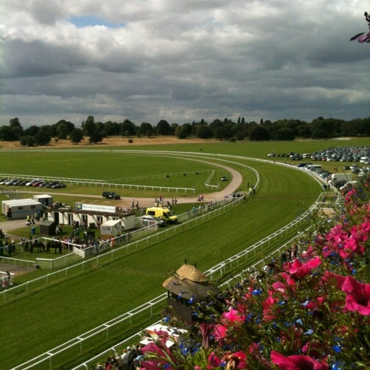https://mdw-travel-data-us-east-1.s3.amazonaws.com/img/country/United-Kingdom/York-Racecourse/img_01.jpg