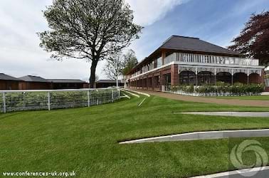 https://mdw-travel-data-us-east-1.s3.amazonaws.com/img/country/United-Kingdom/York-Racecourse/img_03.jpg