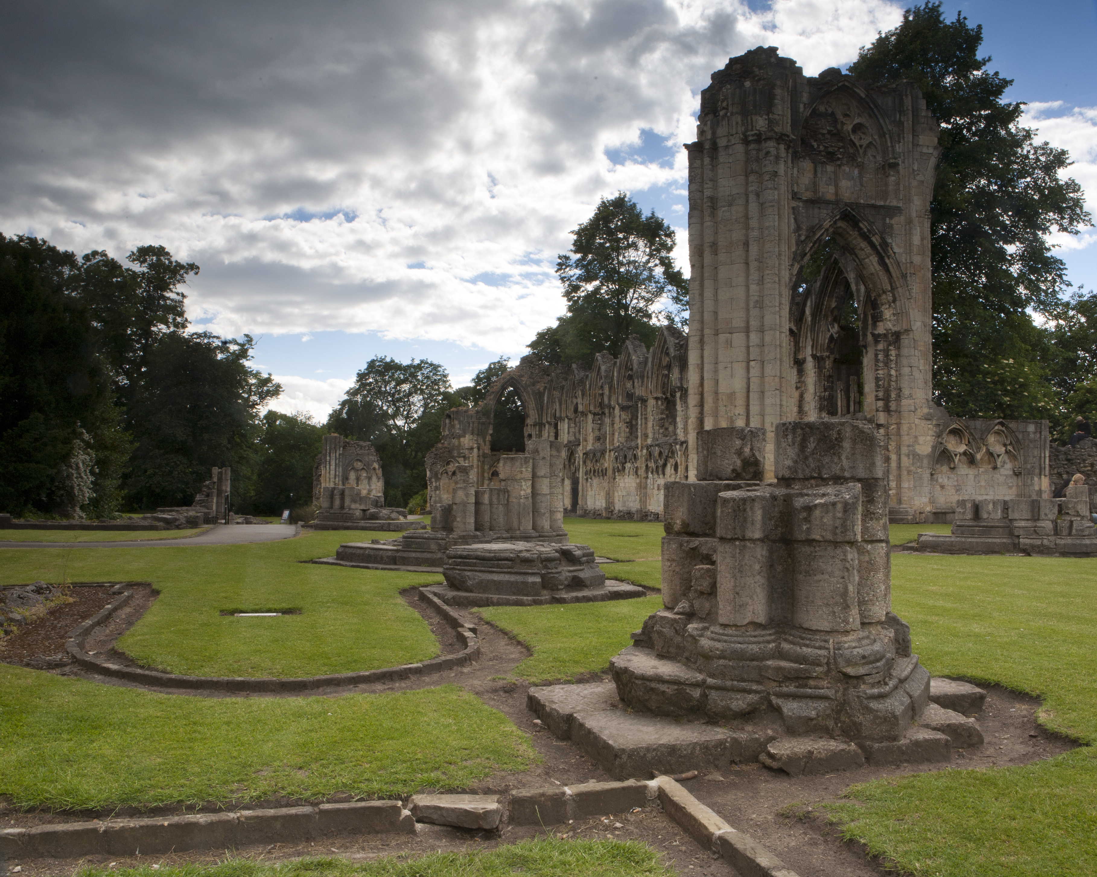 https://mdw-travel-data-us-east-1.s3.amazonaws.com/img/country/United-Kingdom/Yorkshire-Museum/img_01.jpg