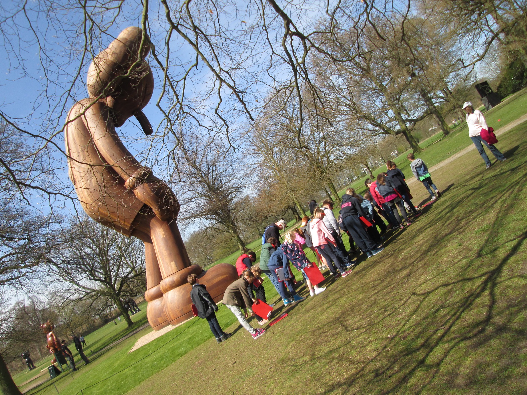 https://mdw-travel-data-us-east-1.s3.amazonaws.com/img/country/United-Kingdom/Yorkshire-Sculpture-Park/img_02.jpg