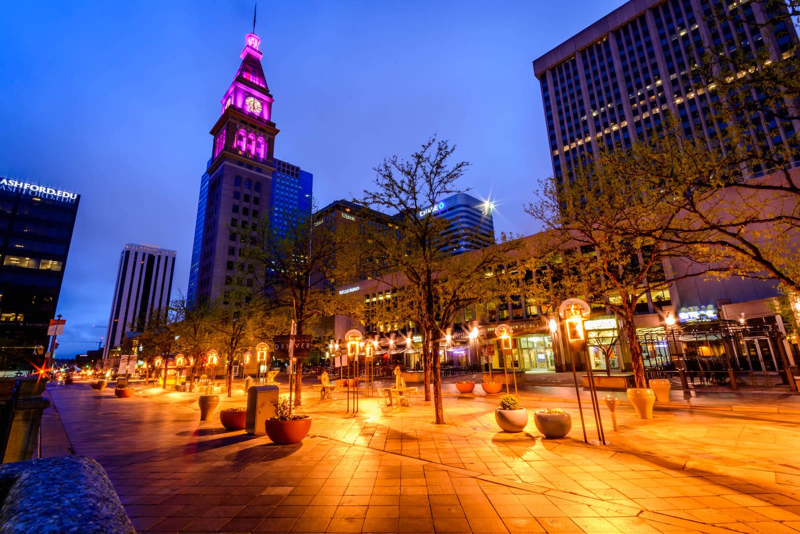 https://mdw-travel-data-us-east-1.s3.amazonaws.com/img/country/United-States/16th-Street-Mall/img_00.jpg