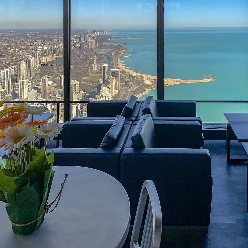 https://mdw-travel-data-us-east-1.s3.amazonaws.com/img/country/United-States/360-Chicago-Observation-Deck/img_03.jpg