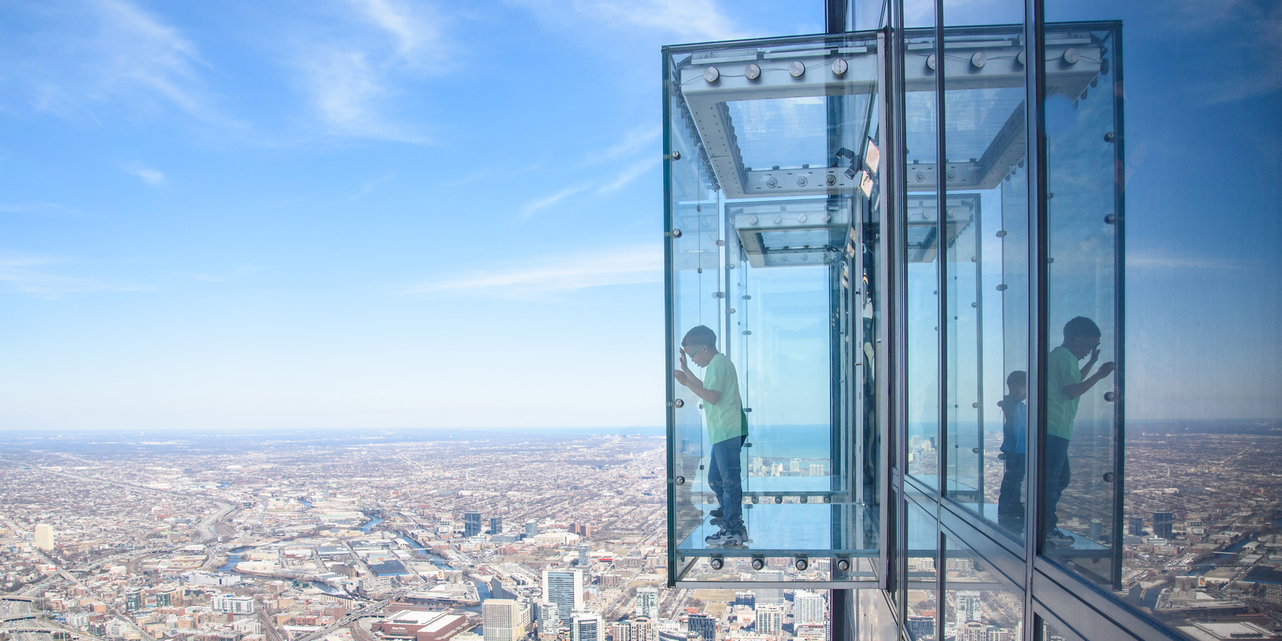 https://mdw-travel-data-us-east-1.s3.amazonaws.com/img/country/United-States/360-Chicago-Observation-Deck/img_05.jpg