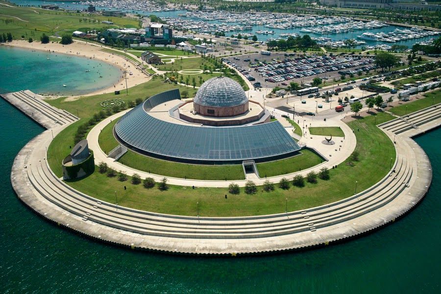 https://mdw-travel-data-us-east-1.s3.amazonaws.com/img/country/United-States/Adler-Planetarium/img_01.jpg