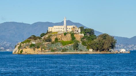 https://mdw-travel-data-us-east-1.s3.amazonaws.com/img/country/United-States/Alcatraz-Island/img_01.jpg