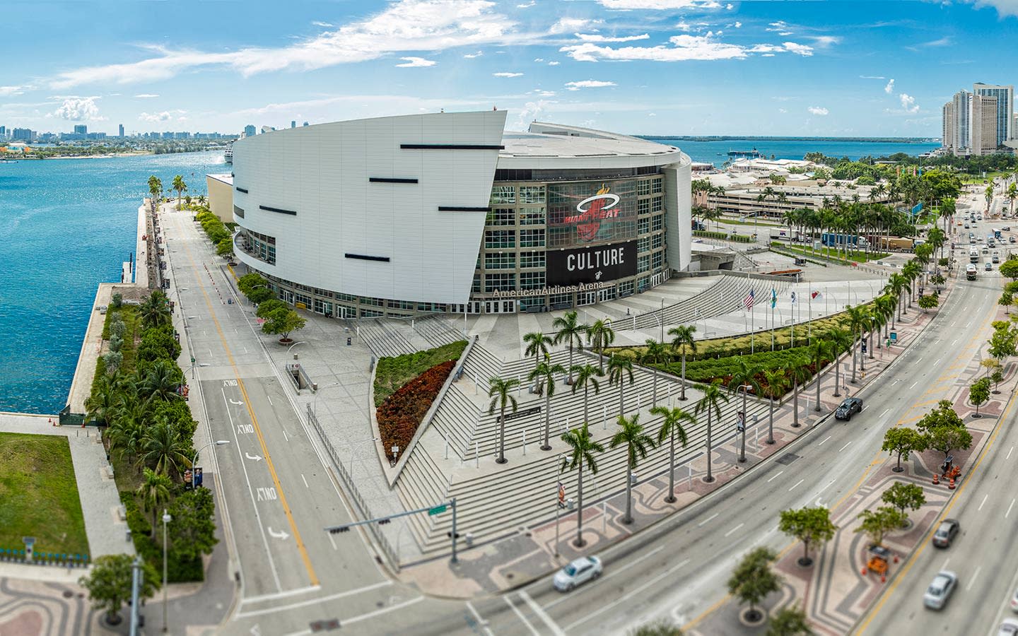https://mdw-travel-data-us-east-1.s3.amazonaws.com/img/country/United-States/American-Airlines-Arena/img_00.jpg