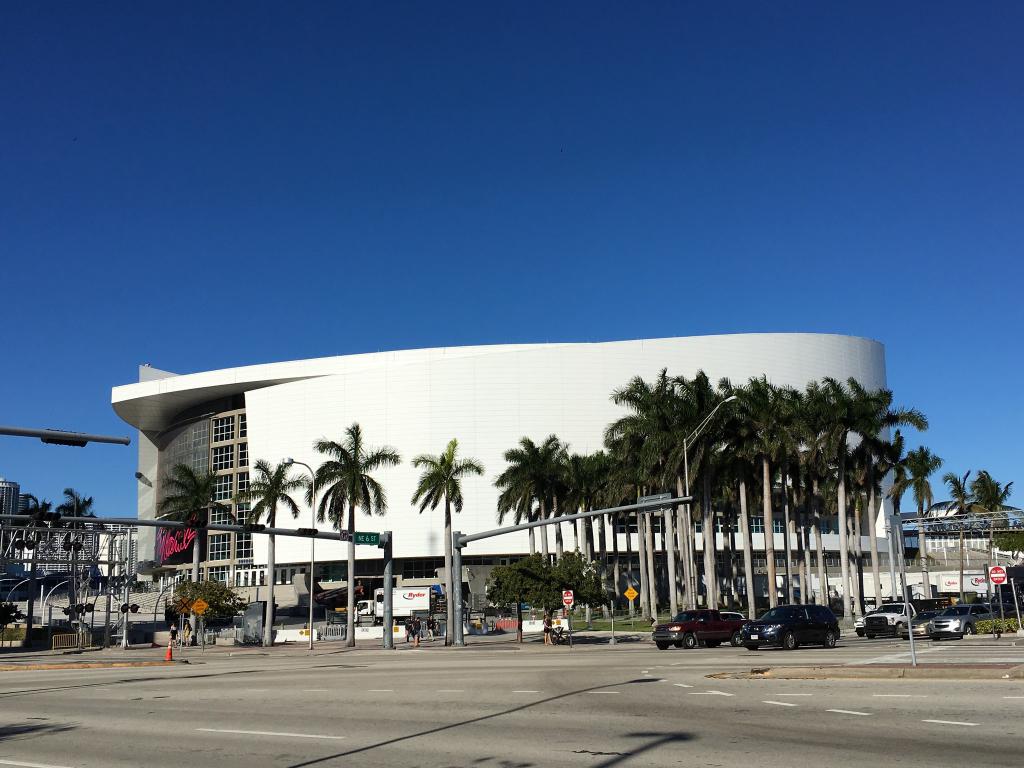 https://mdw-travel-data-us-east-1.s3.amazonaws.com/img/country/United-States/American-Airlines-Arena/img_01.jpg