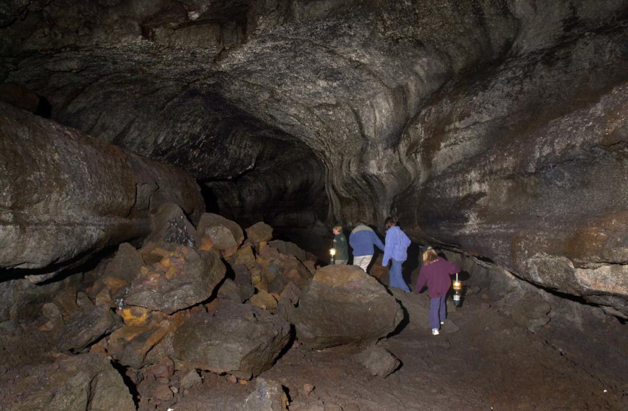https://mdw-travel-data-us-east-1.s3.amazonaws.com/img/country/United-States/Ape-Cave/img_01.jpg