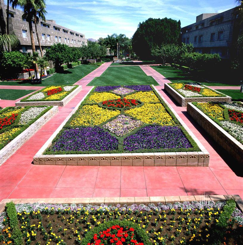 https://mdw-travel-data-us-east-1.s3.amazonaws.com/img/country/United-States/Arizona-Biltmore-Resort-&-Spa/img_02.jpg