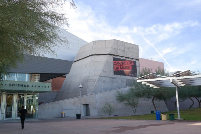 https://mdw-travel-data-us-east-1.s3.amazonaws.com/img/country/United-States/Arizona-Science-Center/img_02.jpg