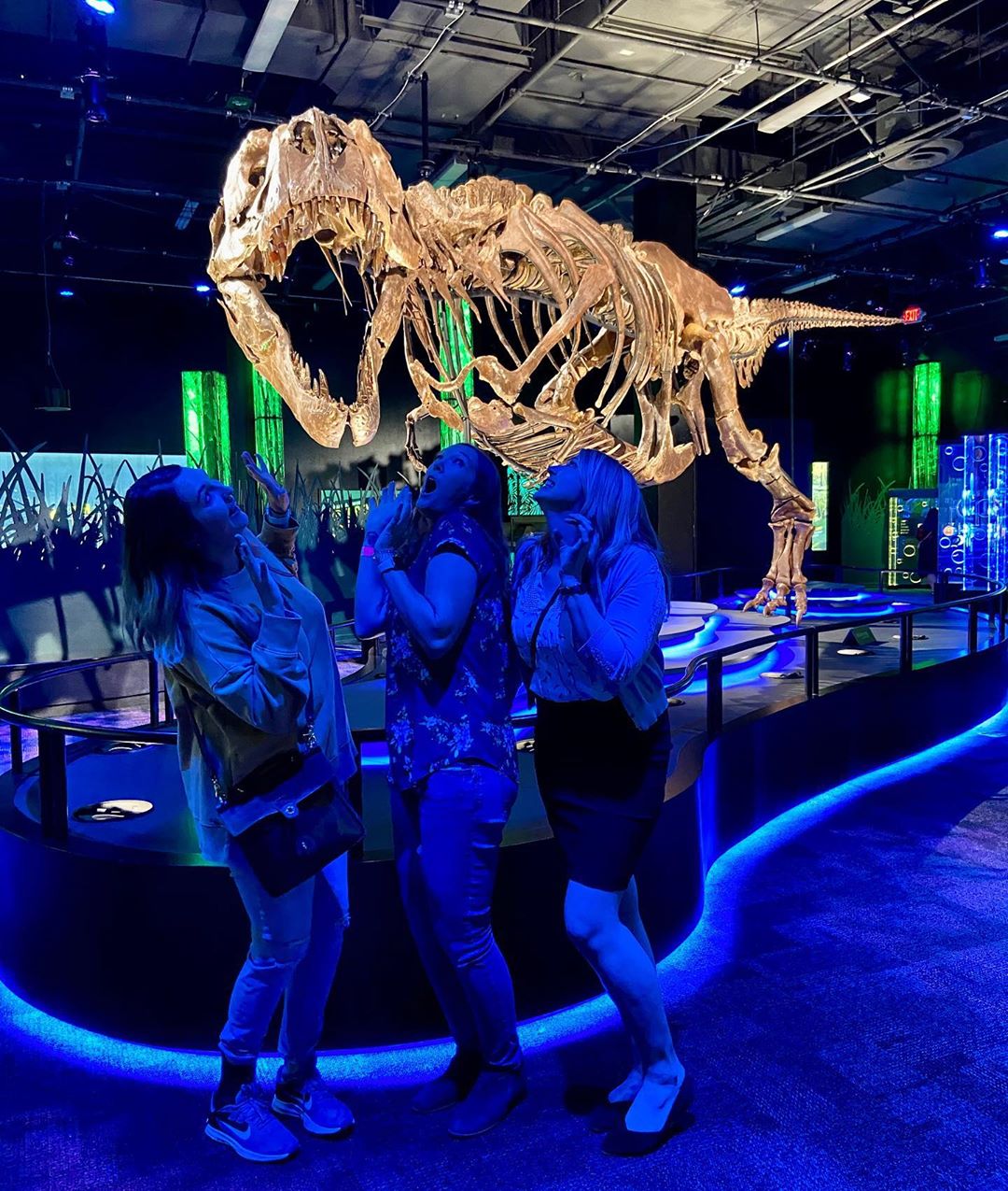 https://mdw-travel-data-us-east-1.s3.amazonaws.com/img/country/United-States/Arizona-Science-Center/img_03.jpg