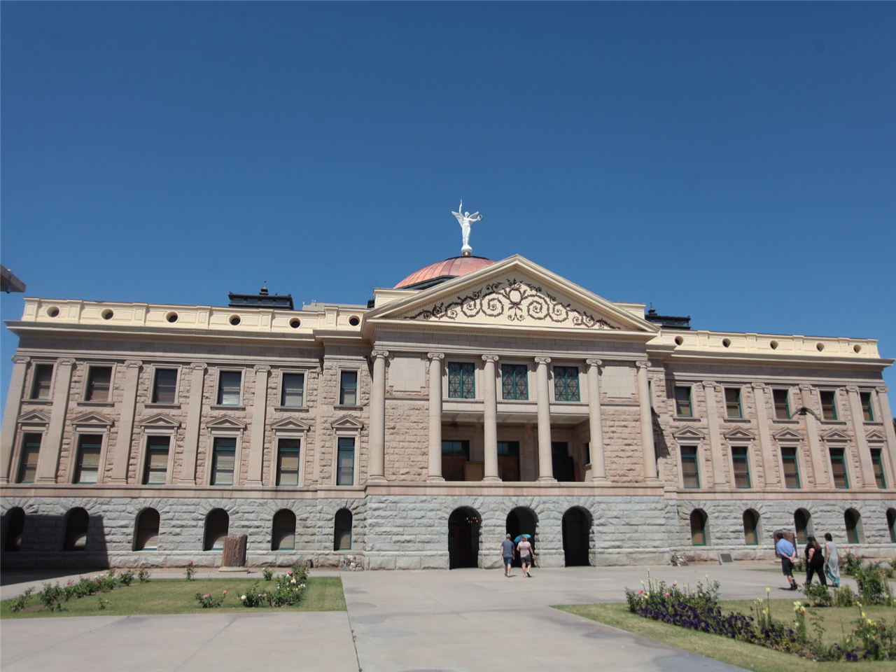https://mdw-travel-data-us-east-1.s3.amazonaws.com/img/country/United-States/Arizona-State-Capitol/img_03.jpg
