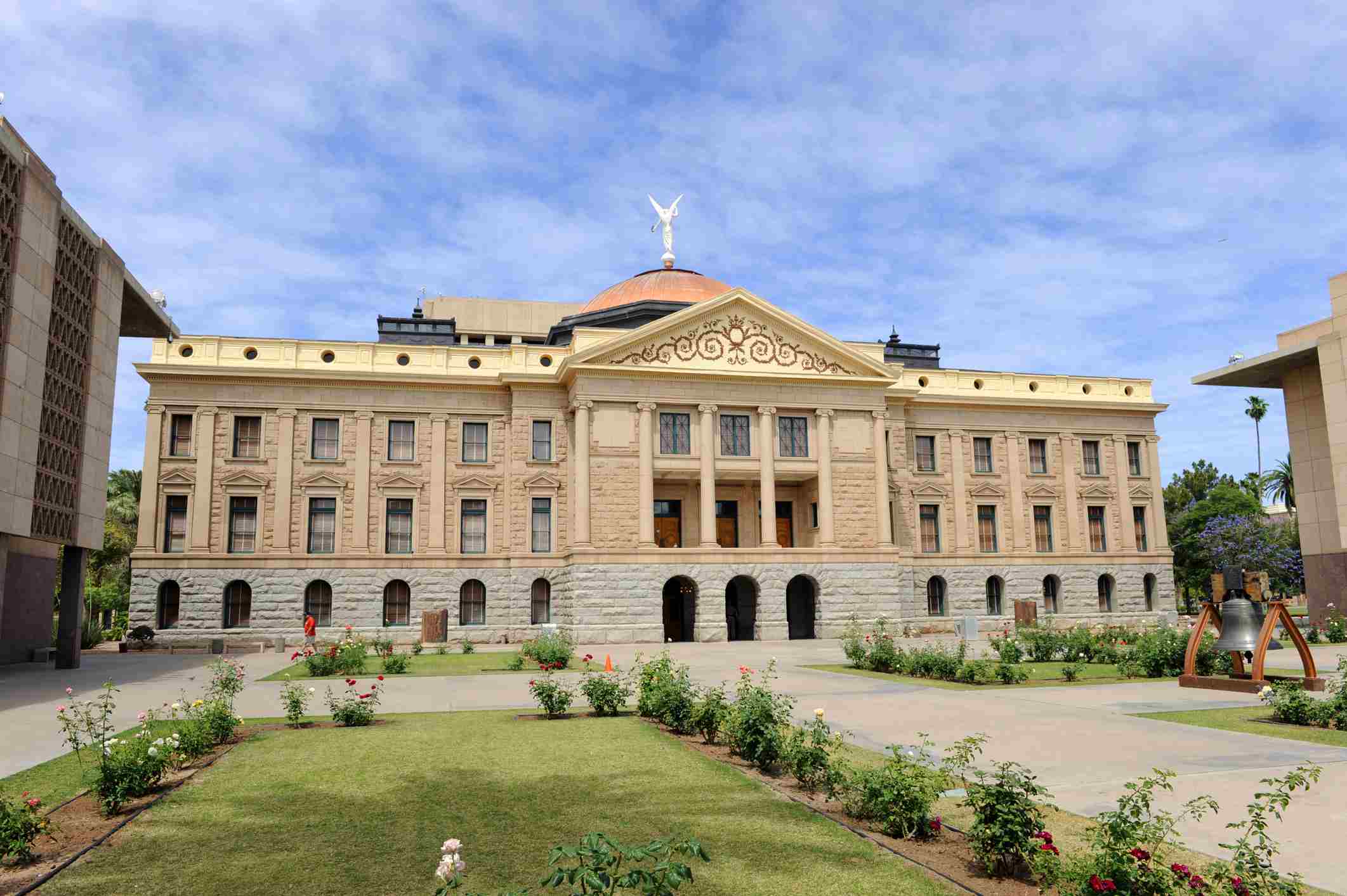 https://mdw-travel-data-us-east-1.s3.amazonaws.com/img/country/United-States/Arizona-State-Capitol/img_04.jpg