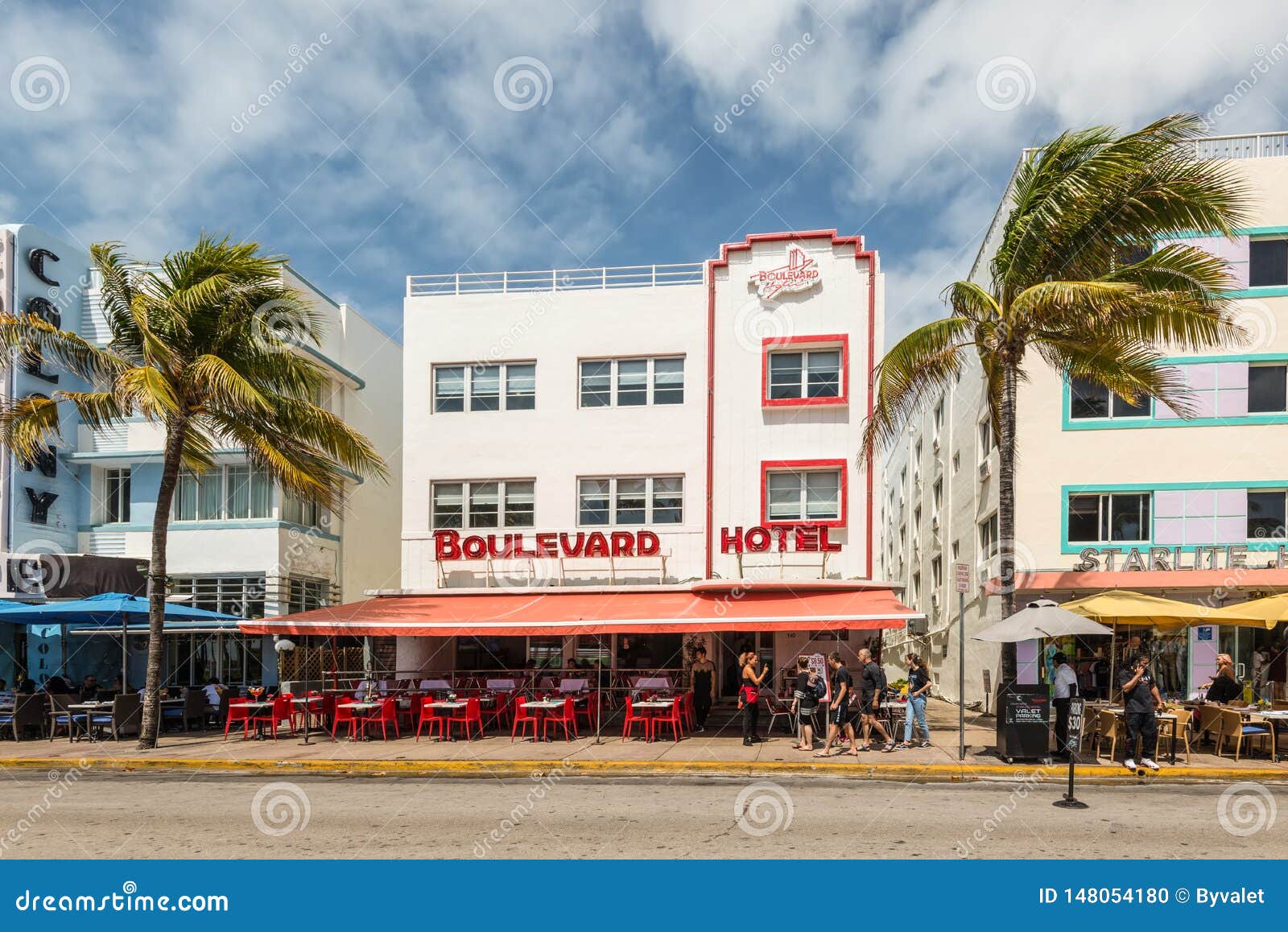 https://mdw-travel-data-us-east-1.s3.amazonaws.com/img/country/United-States/Art-Deco-Historic-District/img_04.jpg