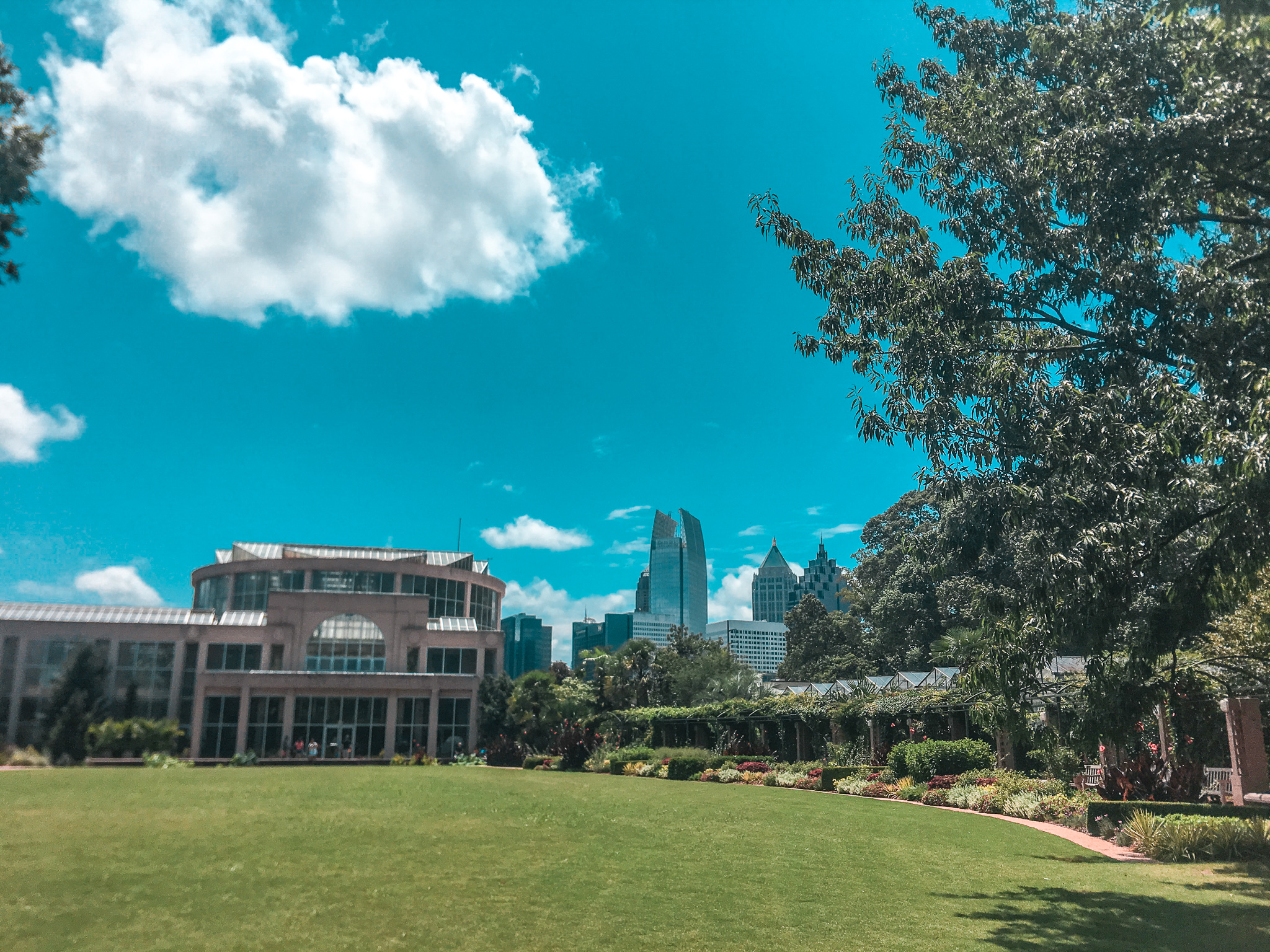 https://mdw-travel-data-us-east-1.s3.amazonaws.com/img/country/United-States/Atlanta-Botanical-Garden/img_01.jpg
