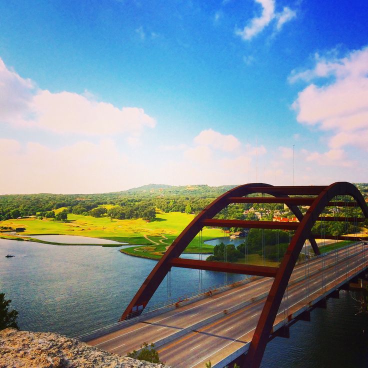 https://mdw-travel-data-us-east-1.s3.amazonaws.com/img/country/United-States/Austin-360-Bridge/img_01.jpg