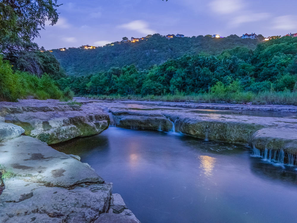 https://mdw-travel-data-us-east-1.s3.amazonaws.com/img/country/United-States/Barton-Creek-Greenbelt/img_00.jpg