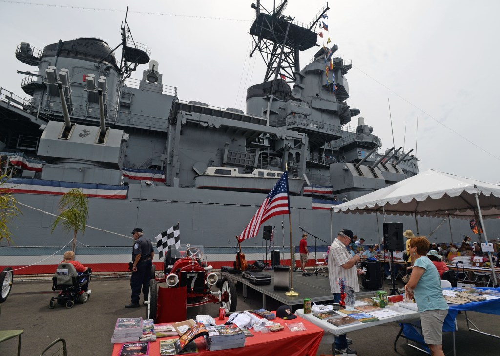https://mdw-travel-data-us-east-1.s3.amazonaws.com/img/country/United-States/Battleship-USS-Iowa-Museum/img_04.jpg
