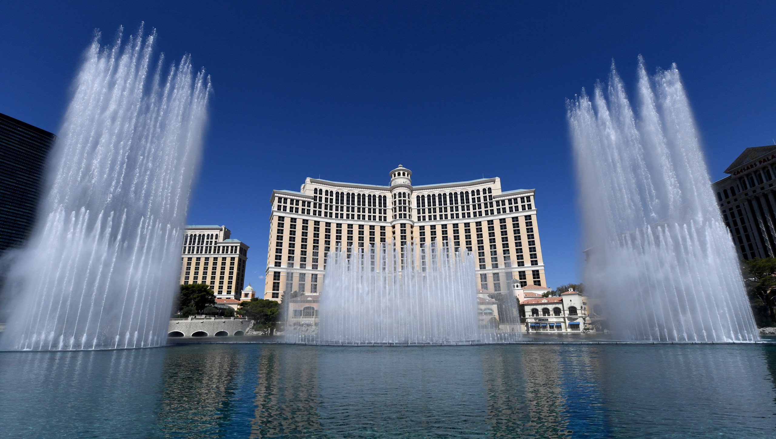 https://mdw-travel-data-us-east-1.s3.amazonaws.com/img/country/United-States/Bellagio-Fountains/img_03.jpg