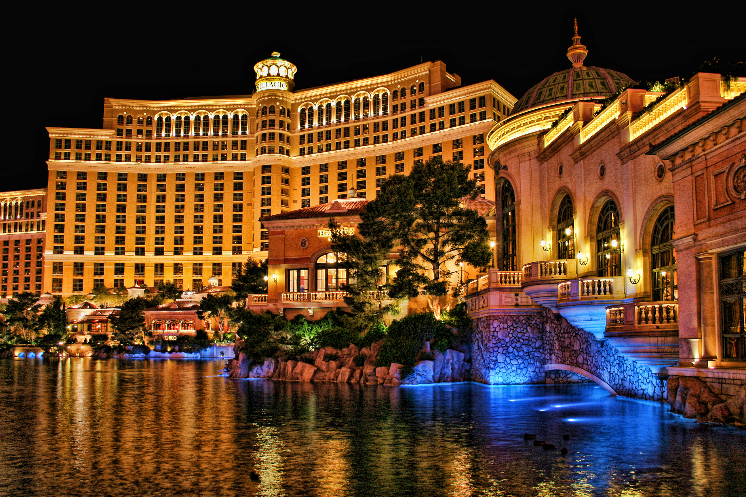 https://mdw-travel-data-us-east-1.s3.amazonaws.com/img/country/United-States/Bellagio-Hotel-and-Casino/img_04.jpg