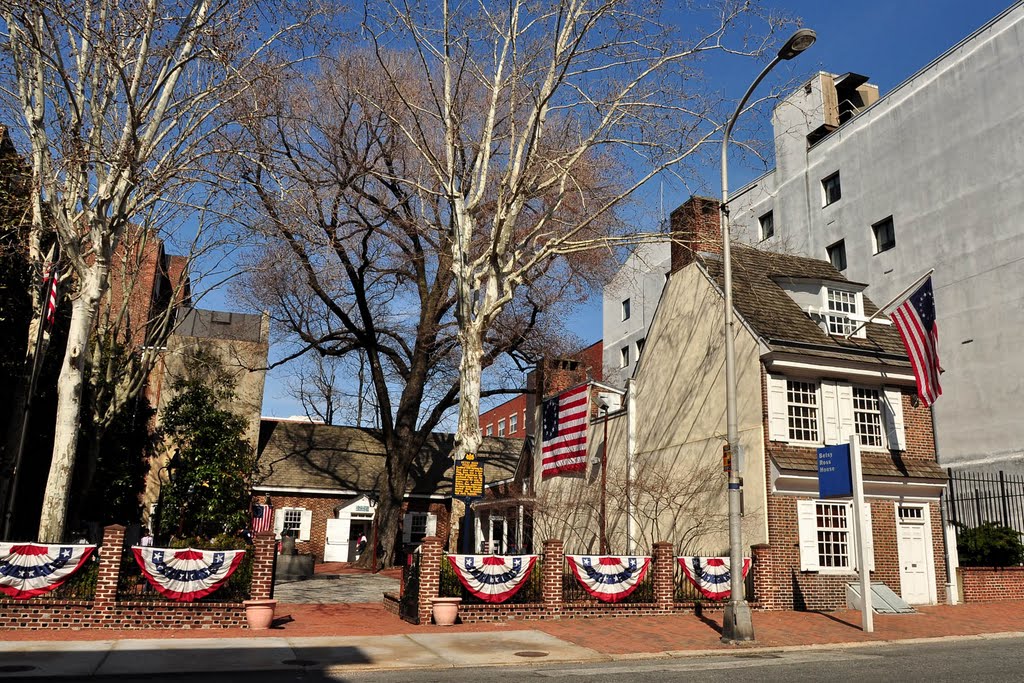 https://mdw-travel-data-us-east-1.s3.amazonaws.com/img/country/United-States/Betsy-Ross-House/img_02.jpg