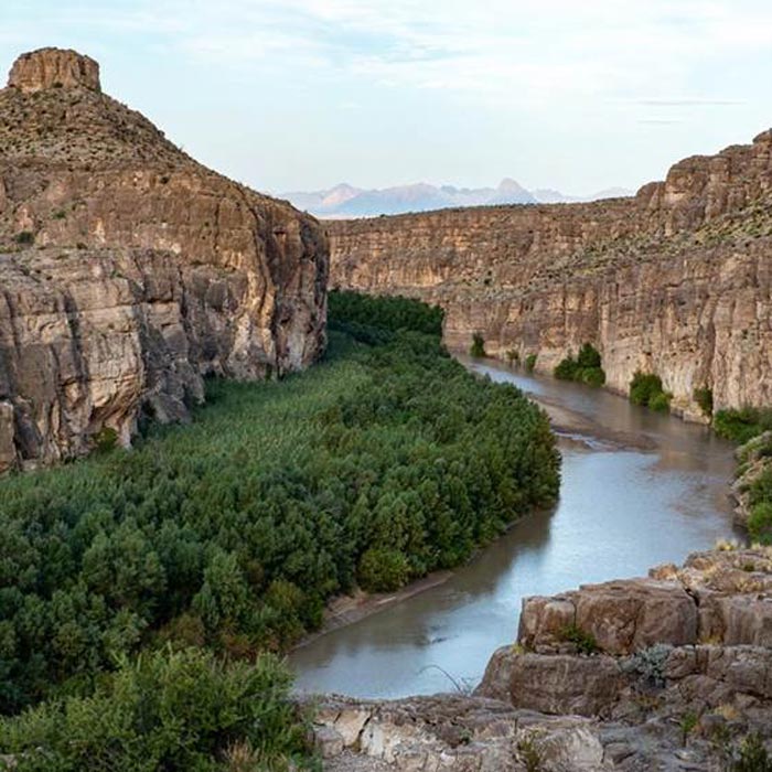 https://mdw-travel-data-us-east-1.s3.amazonaws.com/img/country/United-States/Big-Bend-National-Park/img_03.jpg