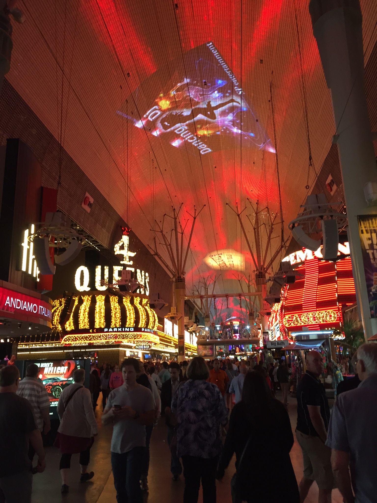 https://mdw-travel-data-us-east-1.s3.amazonaws.com/img/country/United-States/Broadway/img_02.jpg