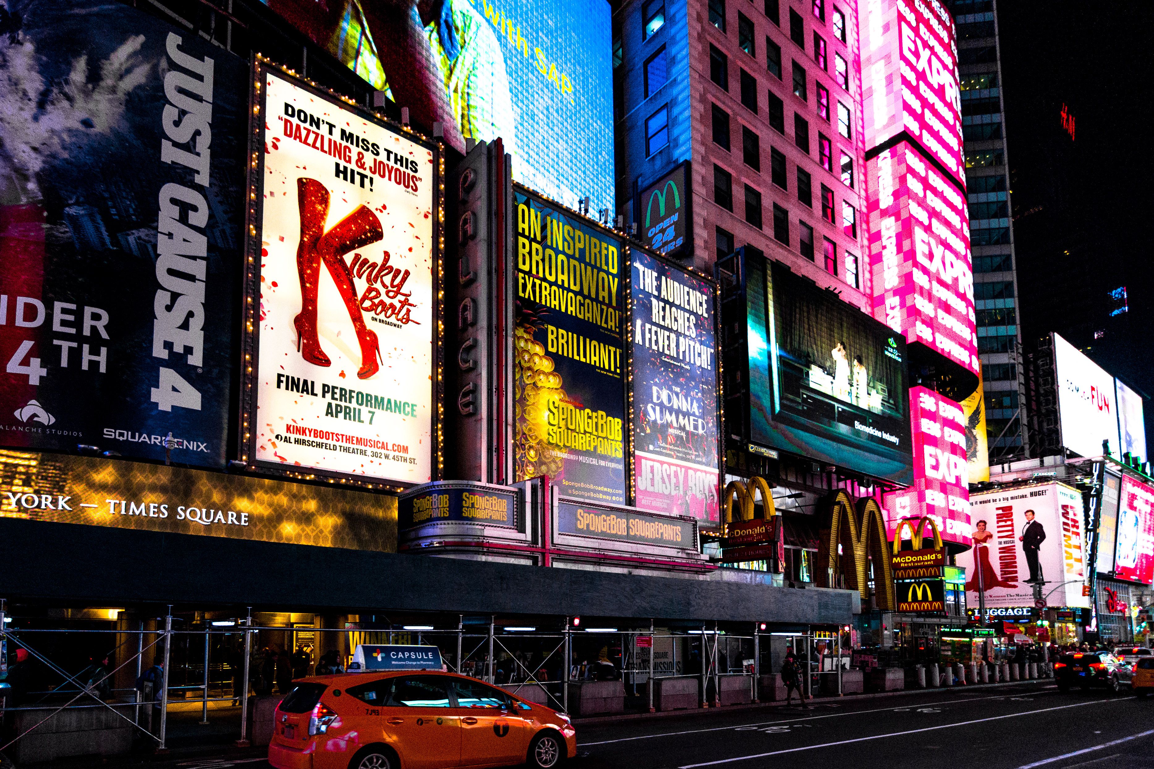 https://mdw-travel-data-us-east-1.s3.amazonaws.com/img/country/United-States/Broadway/img_03.jpg