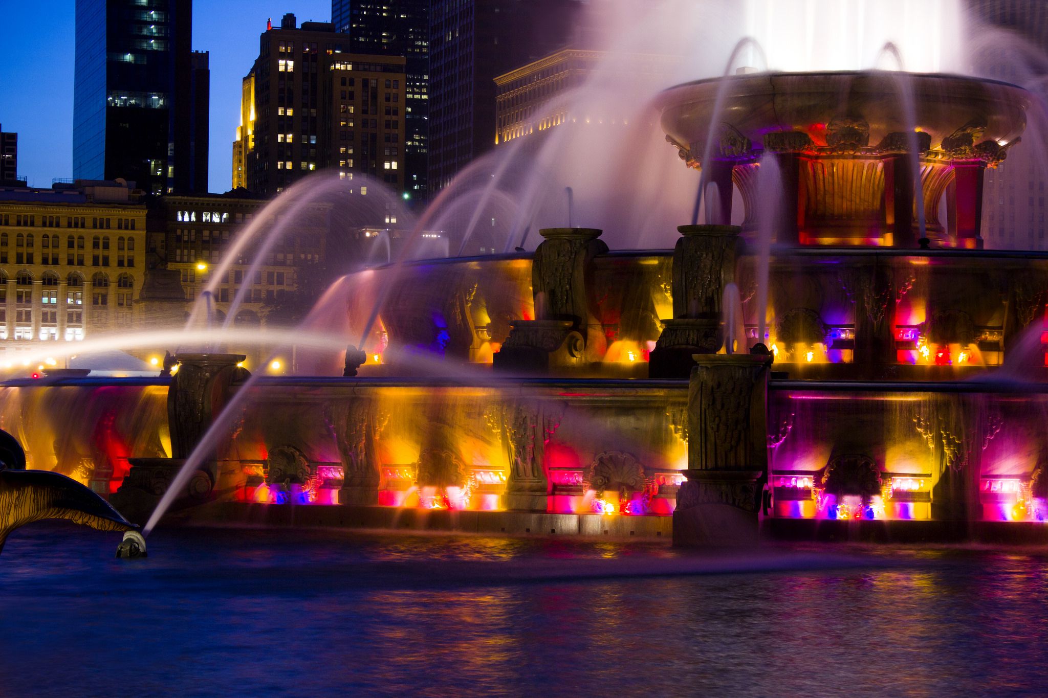 https://mdw-travel-data-us-east-1.s3.amazonaws.com/img/country/United-States/Buckingham-Fountain/img_01.jpg