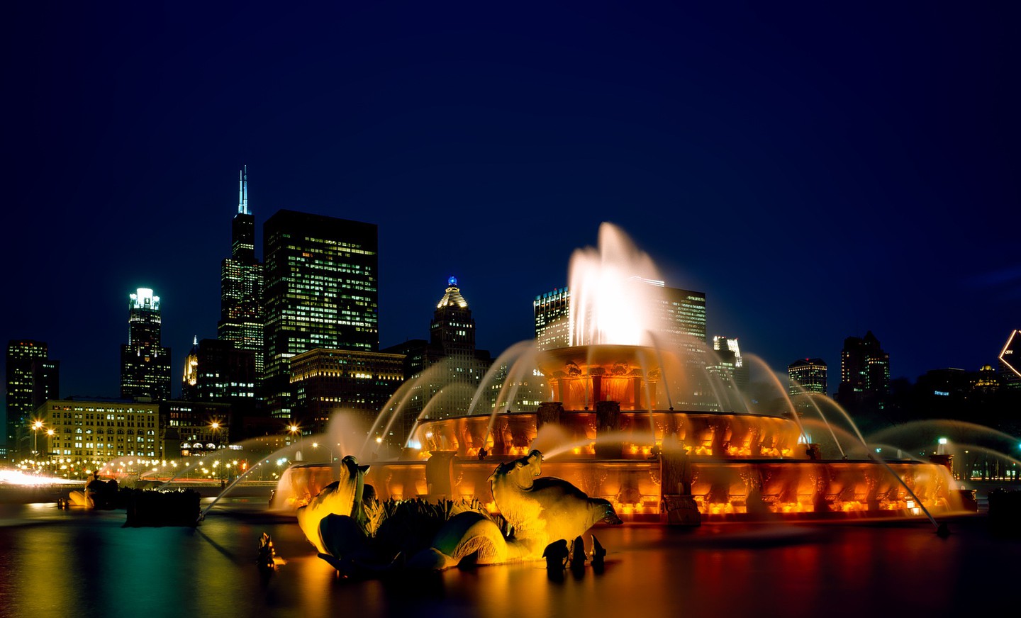 https://mdw-travel-data-us-east-1.s3.amazonaws.com/img/country/United-States/Buckingham-Fountain/img_02.jpg