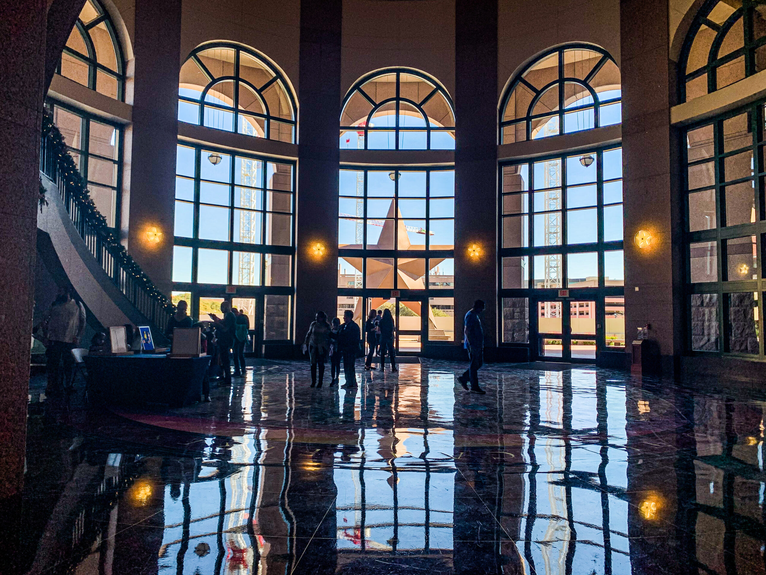 https://mdw-travel-data-us-east-1.s3.amazonaws.com/img/country/United-States/Bullock-Texas-State-History-Museum/img_03.jpg