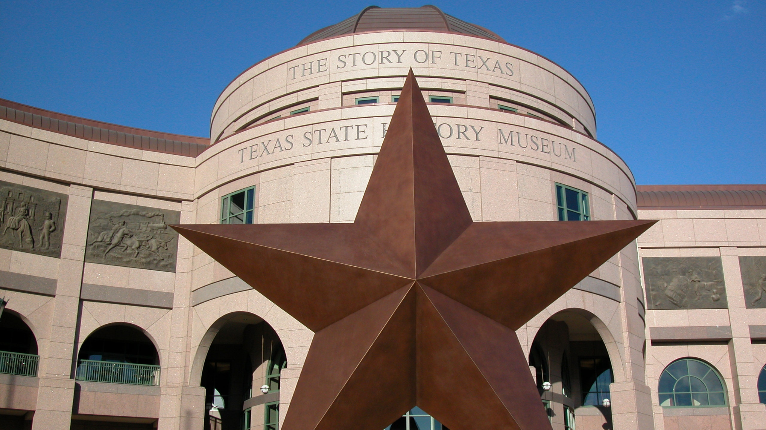 https://mdw-travel-data-us-east-1.s3.amazonaws.com/img/country/United-States/Bullock-Texas-State-History-Museum/img_04.jpg