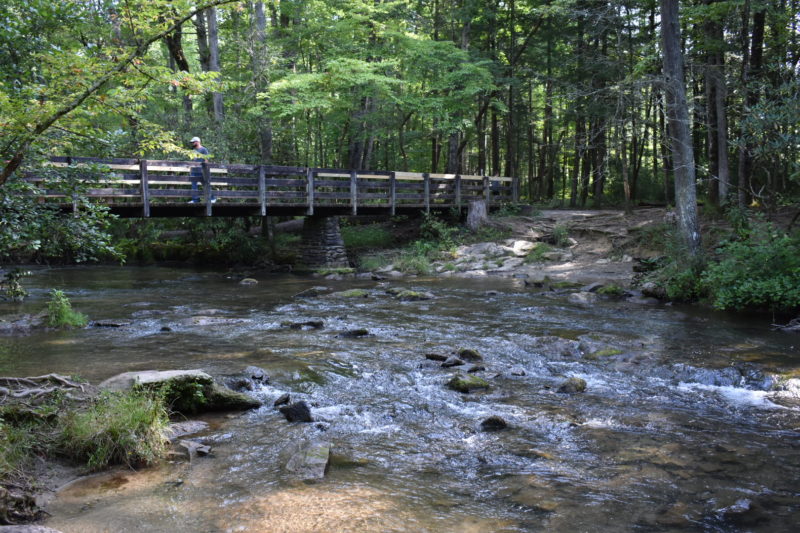 https://mdw-travel-data-us-east-1.s3.amazonaws.com/img/country/United-States/Cades-Cove/img_01.jpg