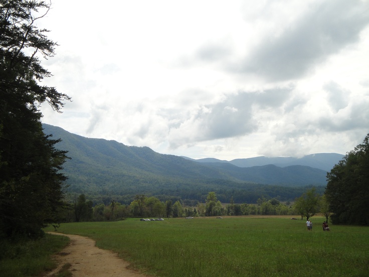 https://mdw-travel-data-us-east-1.s3.amazonaws.com/img/country/United-States/Cades-Cove/img_02.jpg