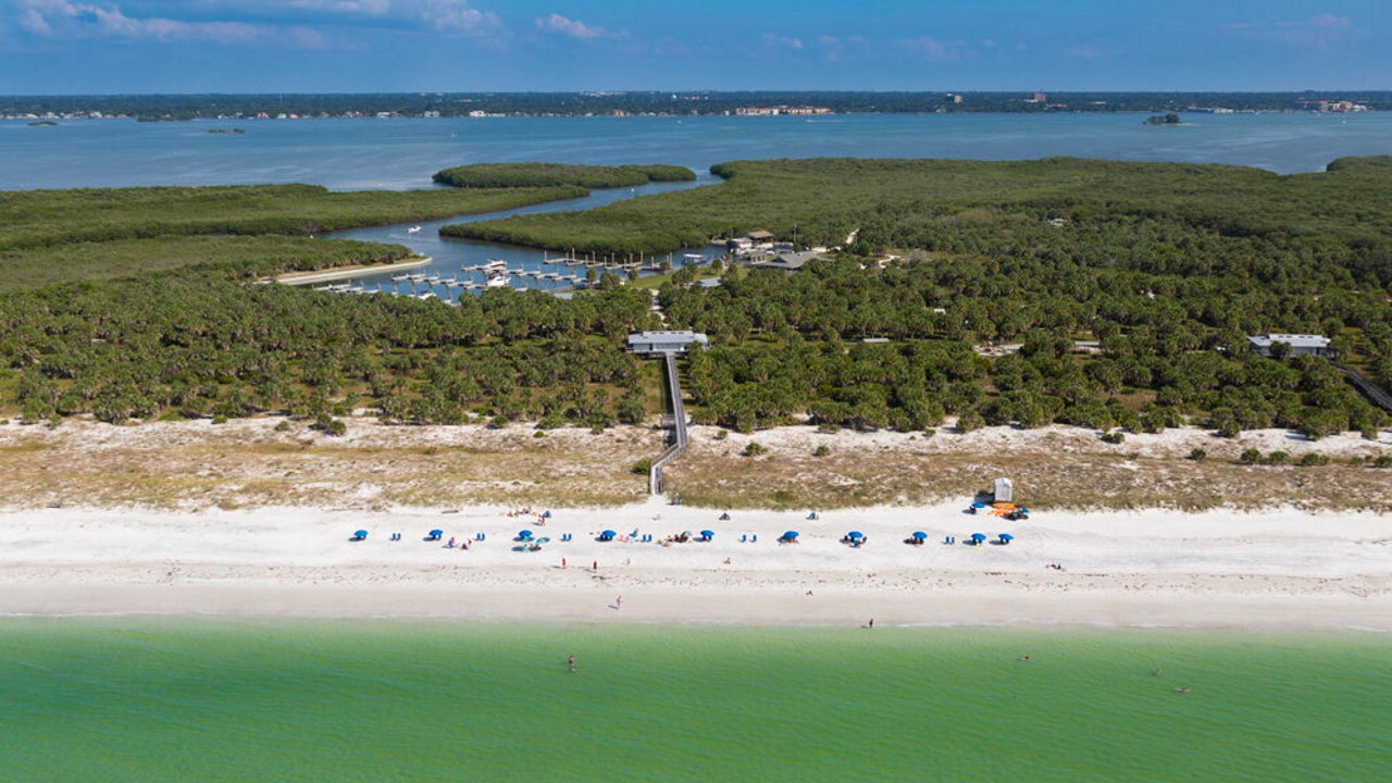 https://mdw-travel-data-us-east-1.s3.amazonaws.com/img/country/United-States/Caladesi-Island-State-Park/img_03.jpg